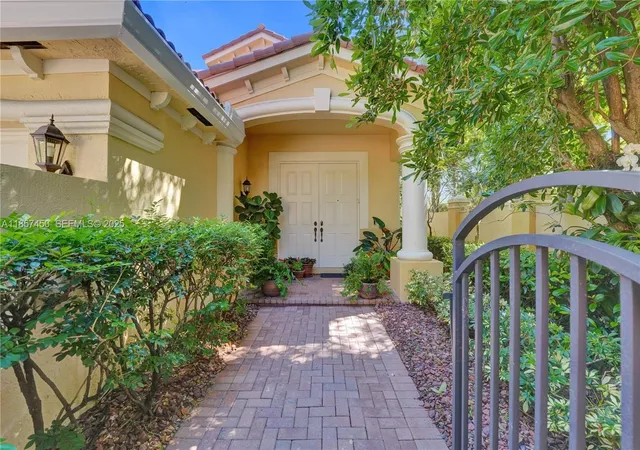 Homes for sale in Weston, FL | 1577 Passion Vine Cir #92, Weston, FL 33326 | MLS# A11857450