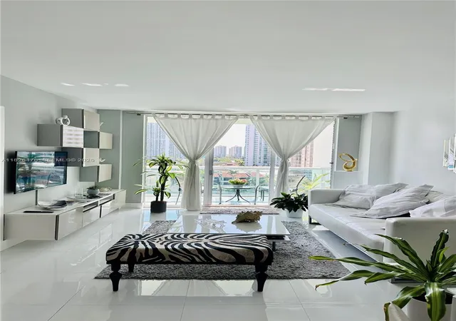 3rd image of 19390 Collins Ave #911, Sunny Isles Beach, FL 33160 | MLS# A11826476