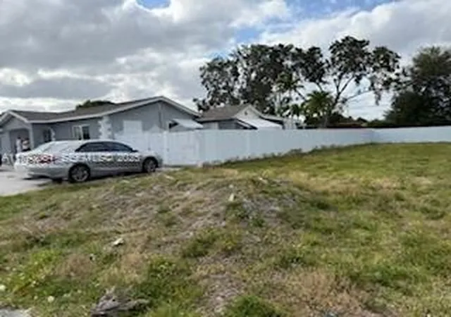 3rd image of 137 W 32 St, Hialeah, FL 33012 | MLS# A11793051