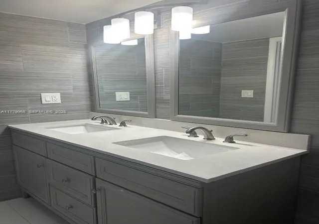 2nd image of 20301 W Country Clb Dr, Aventura, FL 33180