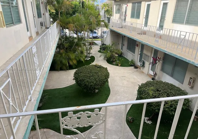 5th image of 2072 Ne 169Th St, North Miami Beach, FL 33162