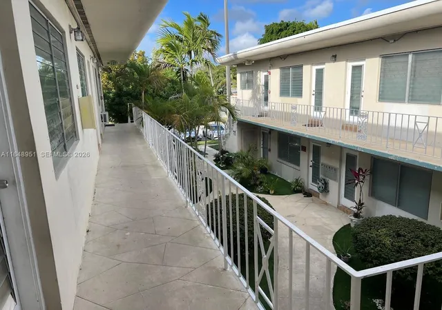 10th image of 2072 Ne 169th St #9, 11, 12 & 5, North Miami Beach, FL 33162 | MLS# A11648951