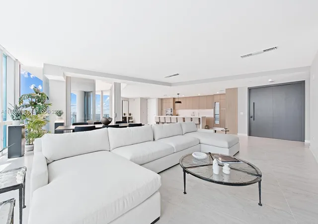 1st image of 851 Ne 1St Ave #PH 5402, Miami, FL 33132 | MLS# A11672678