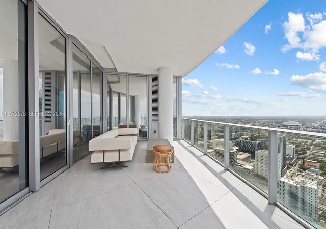 4th image of 851 Ne 1St Ave #PH 5402, Miami, FL 33132 | MLS# A11672678