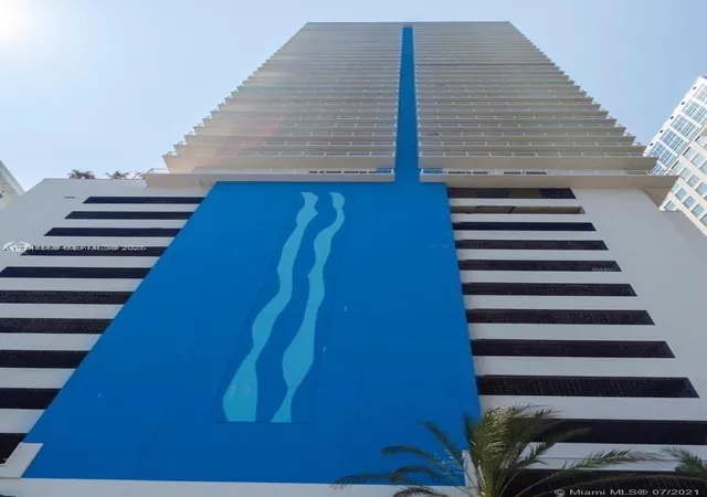 2nd image of 1200 Brickell Bay Dr #3924, Miami, FL 33131 | MLS# A11748559