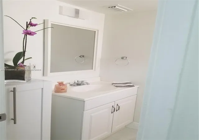 5th image of 1670 Ne 191St St #404-3, Miami, FL 33179 | MLS# A11756057