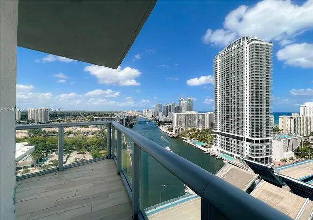 4th image of 2600 E Hallandale Beach Blvd #T2202, Hallandale Beach, FL 33009 | MLS# A11768899