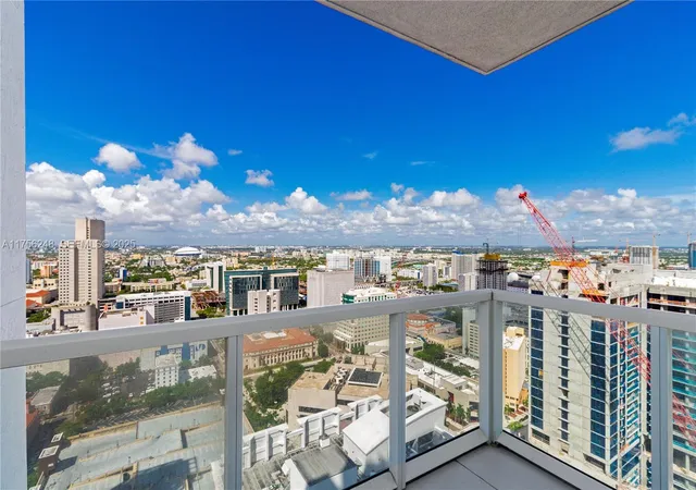 3rd image of 253 Ne 2Nd St #3702, Miami, FL 33132 | MLS# A11756248