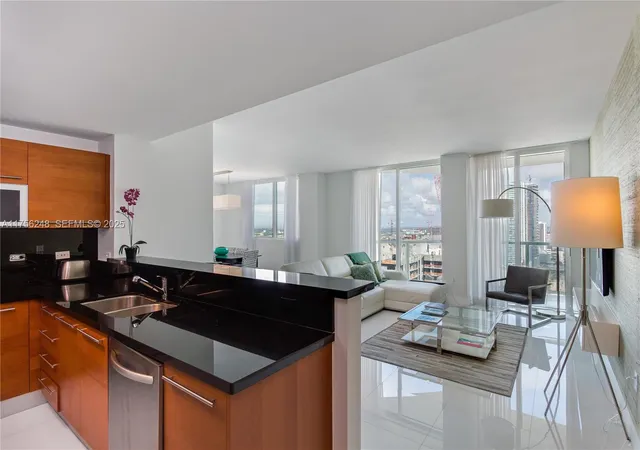 5th image of 253 Ne 2Nd St #3702, Miami, FL 33132 | MLS# A11756248