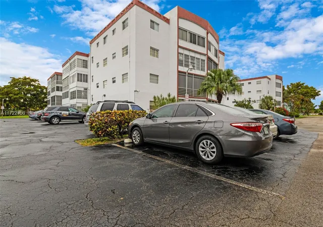 2nd image of 4000 Nw 44th Ave #205, Lauderdale Lakes, FL 33319 | MLS# A11722756