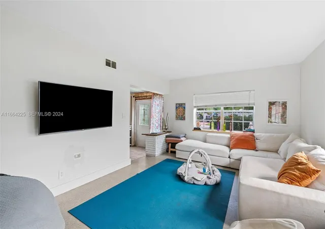Homes for sale in Fort Lauderdale, FL | 901 Ne 16th Pl, Fort Lauderdale, FL 33305 | MLS# A11664225
