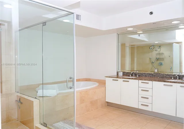 5th image of 1830 S Ocean Dr #4711, Hallandale Beach, FL 33009 | MLS# A11680814