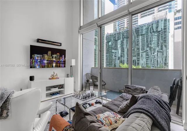 3rd image of 1060 Brickell Ave #409, Miami, FL 33131 | MLS# A11687582