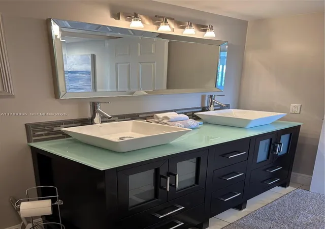 5th image of 275 Palm Ave, Jupiter, FL 33477