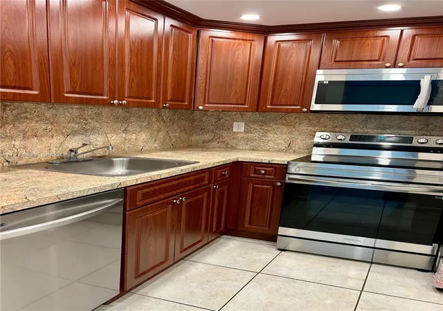 3rd image of 484 Nw 165Th St Rd, Miami, FL 33169