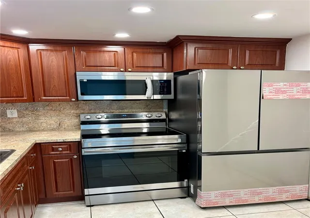 4th image of 484 Nw 165Th St Rd, Miami, FL 33169