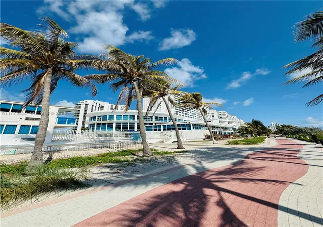 3rd image of 5445 Collins Ave #1520, Miami Beach, FL 33140 | MLS# A11775430
