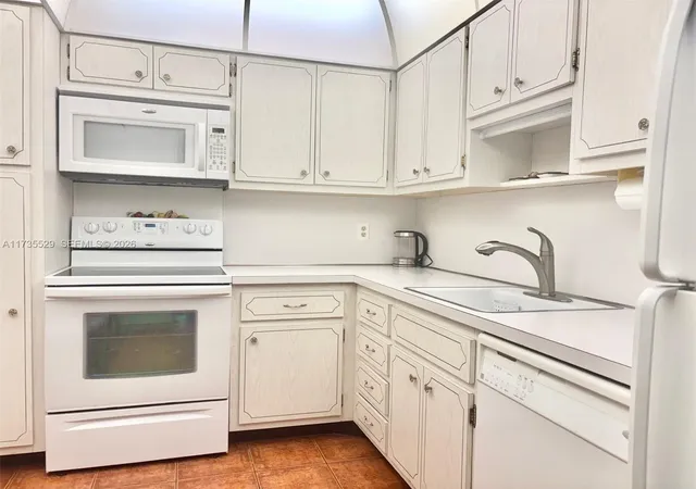 4th image of 1965 S Ocean Dr #11N, Hallandale Beach, FL 33009 | MLS# A11735529