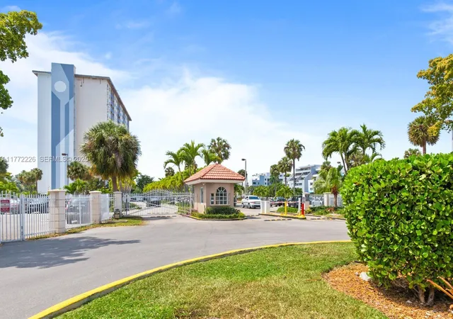 33rd image of 400 Kings Point Dr #1607, Sunny Isles Beach, FL 33160 | MLS# A11772226