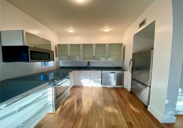 3rd image of 929 Michigan Ave, Miami Beach, FL 33139