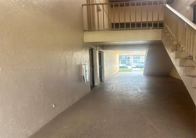 3rd image of 5851 Washington St, Hollywood, FL 33023