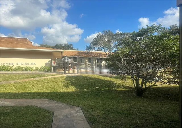 4th image of 5851 Washington St, Hollywood, FL 33023