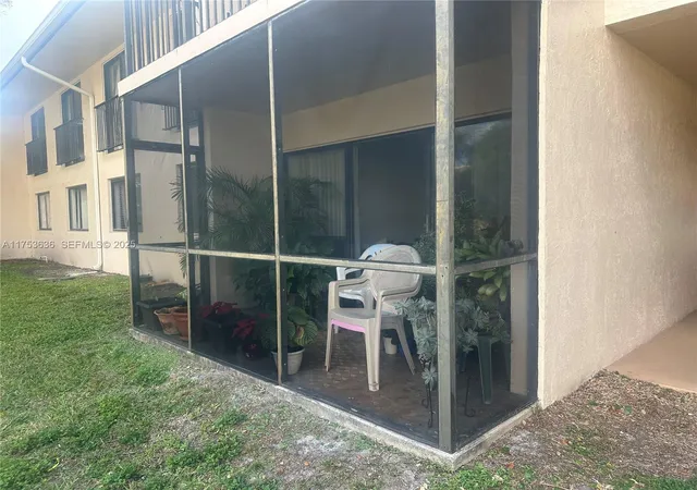 5th image of 5851 Washington St, Hollywood, FL 33023