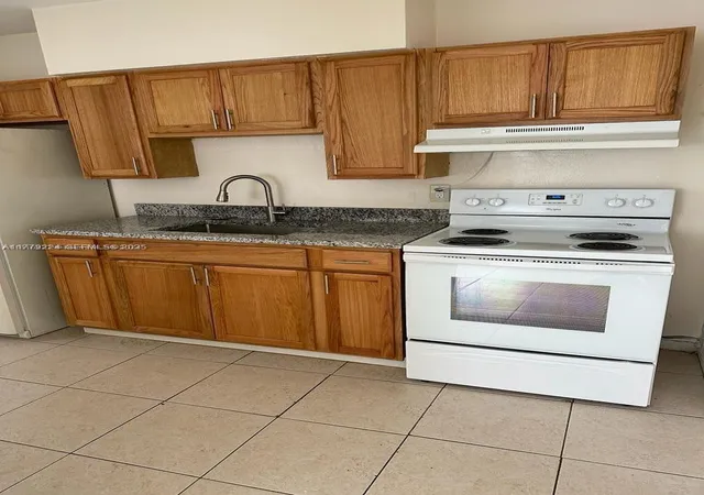 3rd image of 756 Nw 5Th St, Hallandale Beach, FL 33009 | MLS# A11779224