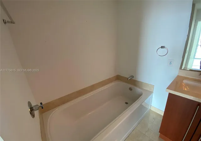 4th image of 79 Sw 12 St #3810S, Miami, FL 33130 | MLS# A11775615