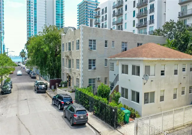 2nd image of 426 Ne 26Th St, Miami, FL 33137 | MLS# A11786718