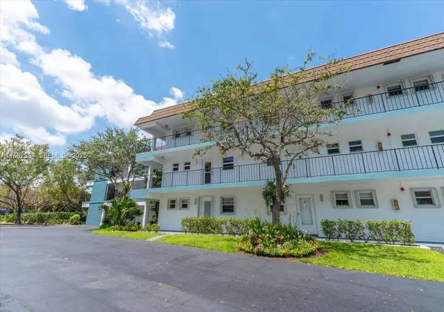 Homes for sale in Lauderdale By The Sea, FL | 1501 S Ocean Blvd #227, Lauderdale By The Sea, FL 33062 | MLS# A11862834