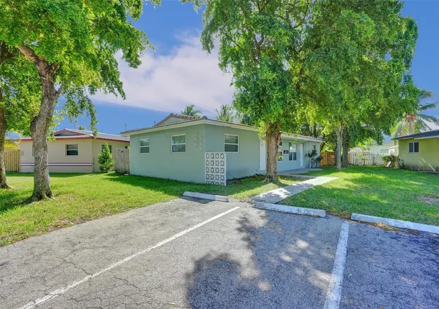 Photo 2 of Multi family home for sale at 260 Ne 41st St, Oakland Park, FL 33334 | MLS# F10521490 | Listing updated on 2026-10-10