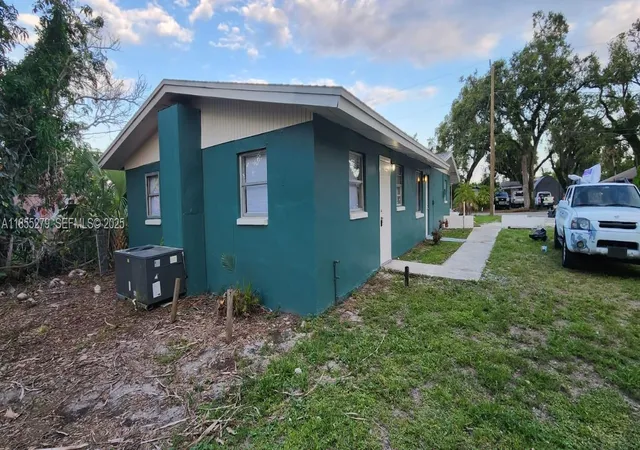 Homes for sale in Fort Myers, FL | 3147 Economy, Fort Myers, FL 33916 | MLS# A11855279