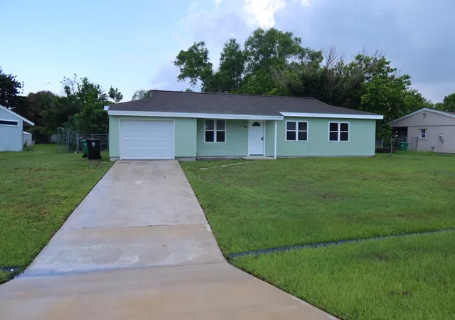 Homes for sale in Port Saint Lucie, FL | 226 Sw Kimball Cir, Port Saint Lucie, FL 34953 | MLS# R11118739