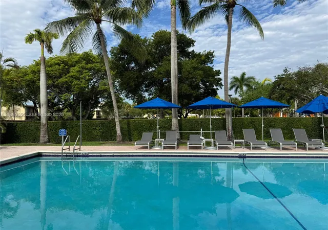 37th image of 2318 Ne 7th St #34, Hallandale Beach, FL 33009 | MLS# A11860555