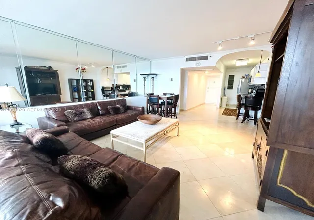 2nd image of 100 Lincoln Rd #1034, Miami Beach, FL 33139 | MLS# A11863370