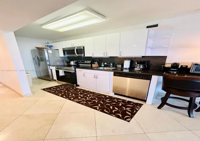 5th image of 100 Lincoln Rd #1034, Miami Beach, FL 33139 | MLS# A11863370