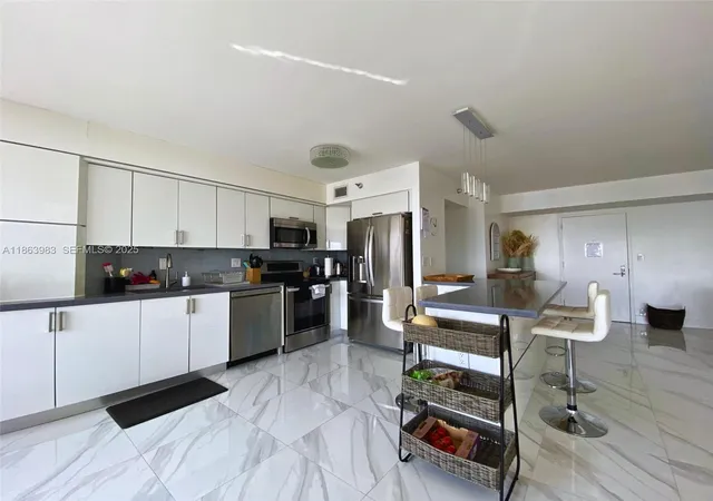 4th image of 3530 Mystic Pointe Dr #3014, Aventura, FL 33180 | MLS# A11863983
