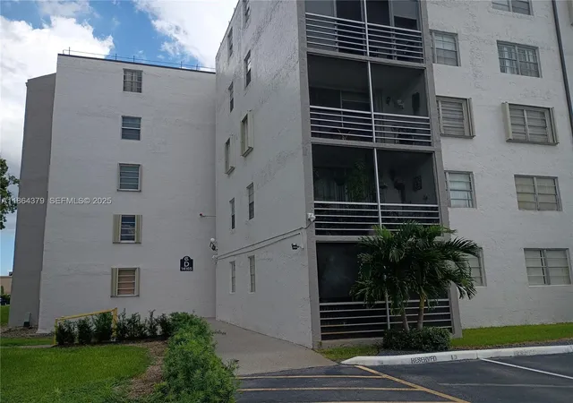 2nd image of 14165 Sw 87Th St #D103, Miami, FL 33183 | MLS# A11864379