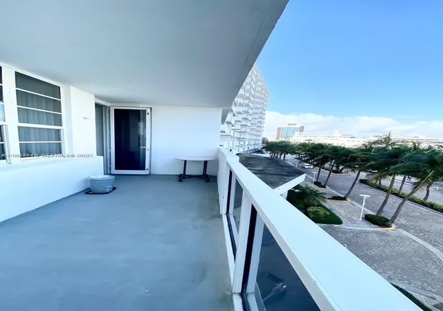 2nd image of 100 Lincoln Rd, Miami Beach, FL 33139