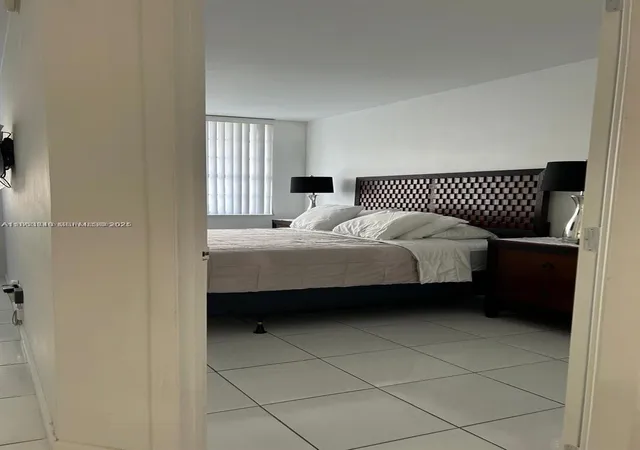 3rd image of 100 Lincoln Rd #437, Miami Beach, FL 33139 | MLS# A11863840