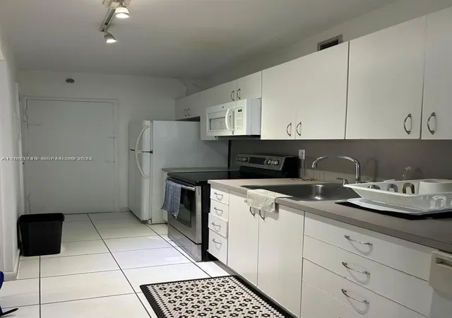 5th image of 100 Lincoln Rd #437, Miami Beach, FL 33139 | MLS# A11863840
