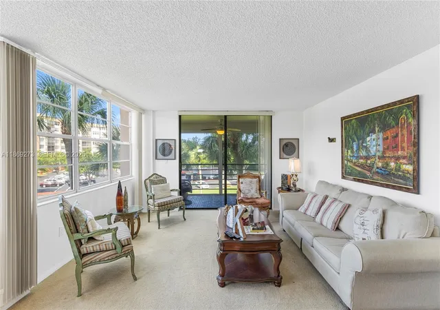 4th image of 1000 Saint Charles Pl #319, Pembroke Pines, FL 33026 | MLS# A11869273