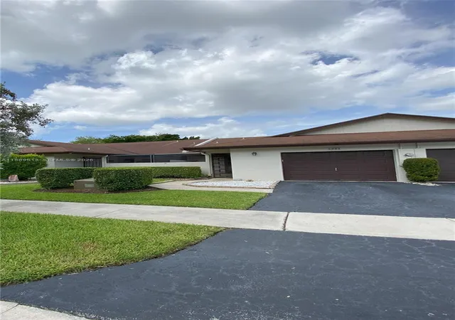 Homes for sale in Tamarac, FL | 6081 Nw 90Th Ave, Tamarac, FL 33321 | MLS# A11869613