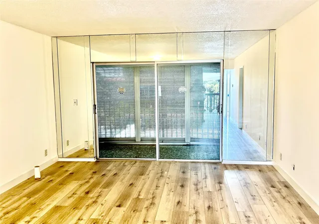 3rd image of 981 Hillcrest Ct #306, Hollywood, FL 33021 | MLS# F10523523