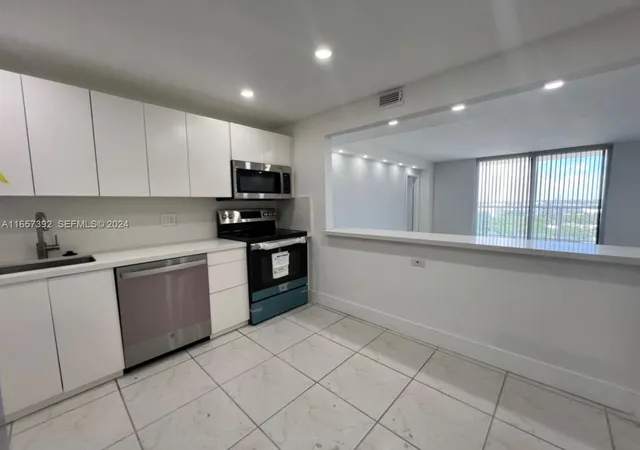3rd image of 13499 Biscayne Blvd #1405, North Miami, FL 33181 | MLS# A11657392