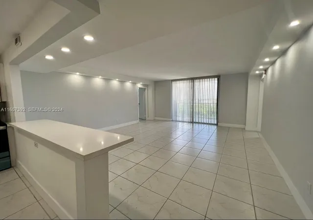 4th image of 13499 Biscayne Blvd #1405, North Miami, FL 33181 | MLS# A11657392