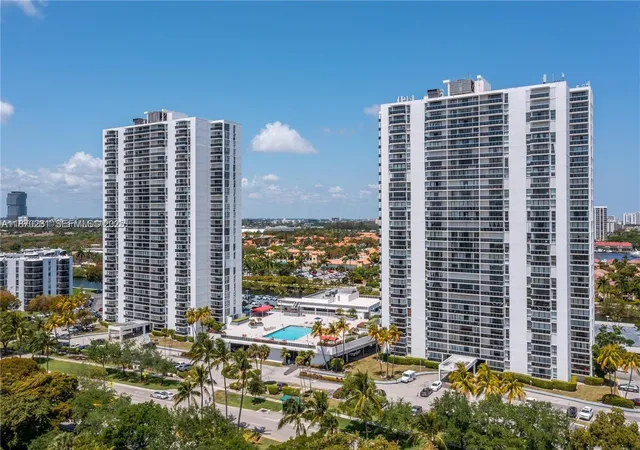Homes for sale in Miami, FL | 3675 N Country Clb Dr, Miami, FL 33180