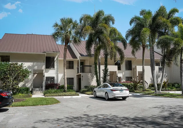 2nd image of 6403 Se Brandywine Ct #223, Stuart, FL 34997 | MLS# R11120324
