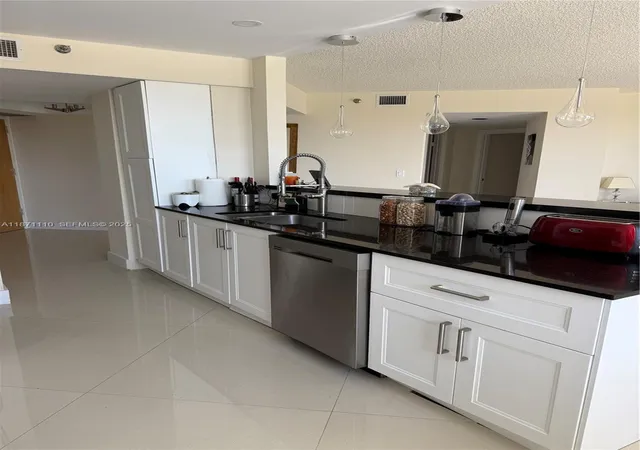 2nd image of 20185 E Country Club Dr #510, Aventura, FL 33180 | MLS# A11871110
